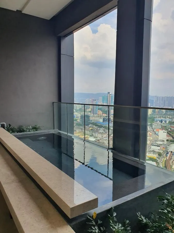 Infinity Pool/Lucentia Bbcc,Near Trx, Klcc, Pnb118 Apartment Kuala Lumpur